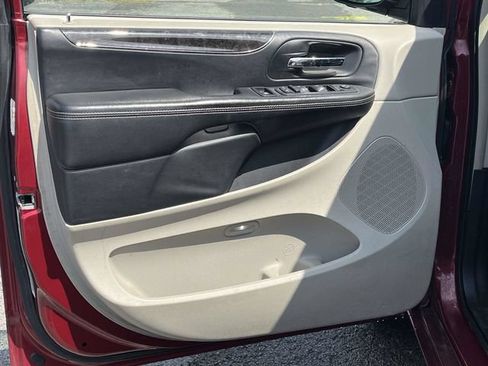 Used 2012 Chrysler Town & Country Touring w/ Entertainment Group #1 FWD image 14