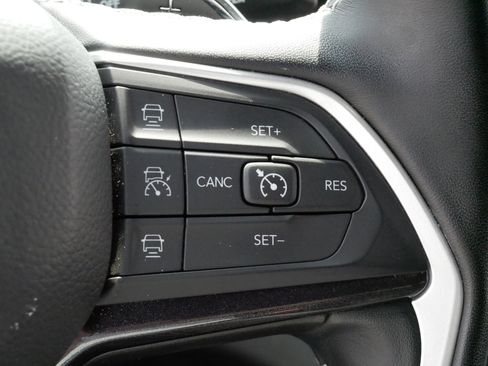 Used 2022 Jeep Grand Cherokee Altitude AWD/4WD image 25