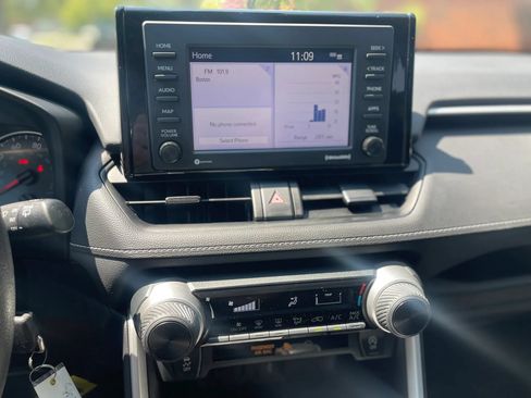 Used 2022 Toyota RAV4 LE AWD/4WD image 14