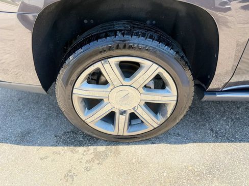 Used 2018 Cadillac Escalade ESV Platinum AWD/4WD image 11