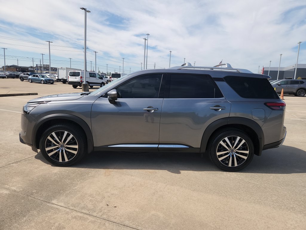 Used 2025 Nissan Pathfinder Platinum w/ Cargo Package FWD image 8