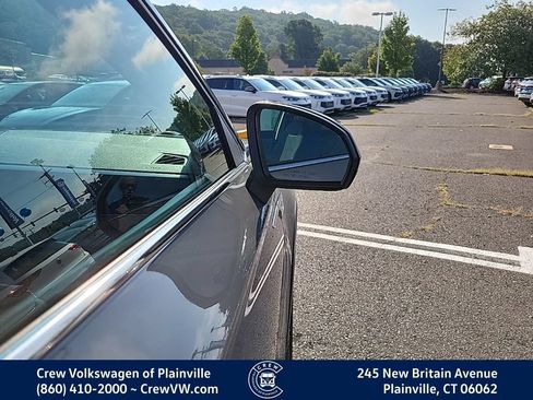 Certified 2023 Volkswagen Taos SE w/ Panoramic Sunroof Package AWD/4WD image 35