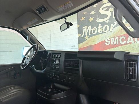 Used 2017 Chevrolet Express 3500 LS image 32