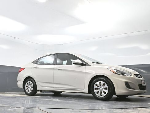 Used 2017 Hyundai Accent SE FWD image 47