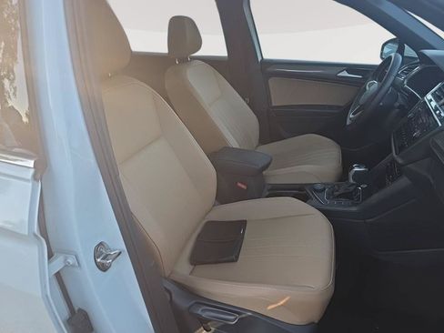 Used 2023 Volkswagen Tiguan SE w/ Panoramic Sunroof Package AWD/4WD image 5
