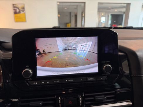 Used 2025 Nissan Pathfinder SV FWD image 25