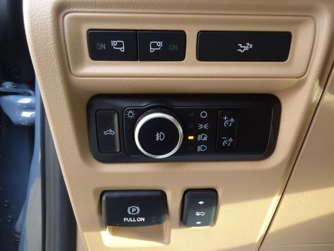 Used 2023 Ford F150 Lariat w/ Trailer Tow Package image 16