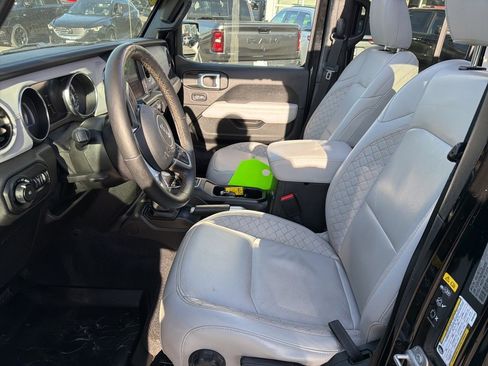 Used 2021 Jeep Wrangler Unlimited Sahara image 5