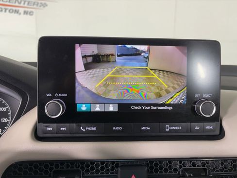 Used 2025 Honda HR-V LX image 15