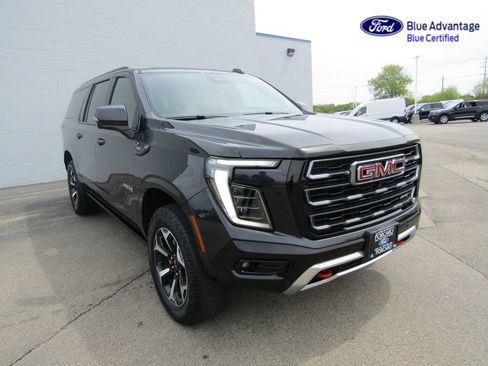 Used 2025 GMC Yukon XL AT4 w/ AT4 Premium Package AWD/4WD image 10