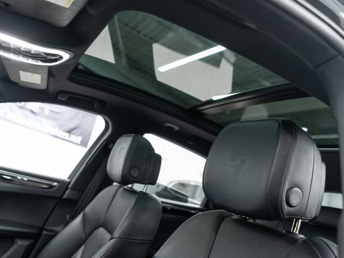 Used 2023 Porsche Macan Turbo image 8