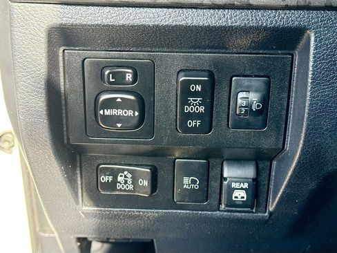 Used 2020 Toyota Tundra SR5 w/ SR5 Upgrade Package image 33