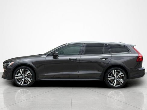 Used 2025 Volvo V60 B5 Cross Country Plus AWD/4WD image 2