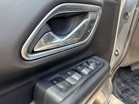 Used 2024 GMC Yukon AT4 w/ Technology Package AWD/4WD image 5