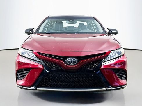 Used 2018 Toyota Camry XSE image 2