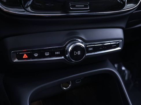 Certified 2024 Volvo XC40 B5 Plus w/ Protection Package Premier image 12