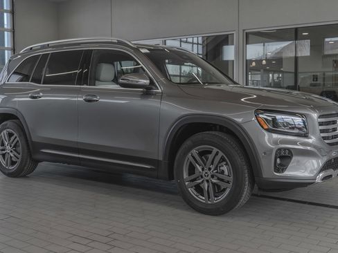 Used 2025 Mercedes-Benz GLB 250 4MATIC image 12