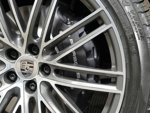 Used 2026 Porsche Macan AWD/4WD image 14