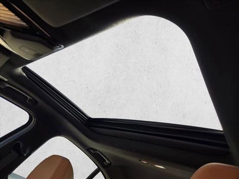 Used 2023 BMW 330i Sedan w/ Premium Package image 15