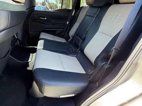 Used 2024 Lexus GX 550 AWD/4WD image 37