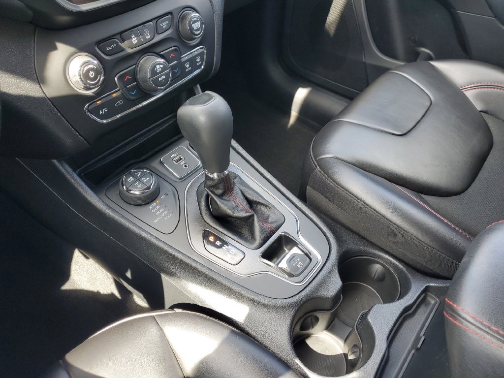 Used 2020 Jeep Cherokee Trailhawk w/ Cold Weather Group AWD/4WD image 28