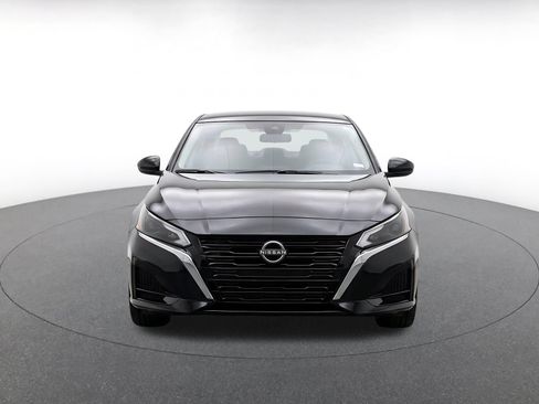 Used 2025 Nissan Altima 2.5 SV FWD image 2