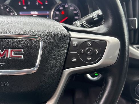 Used 2024 GMC Terrain SLT image 33