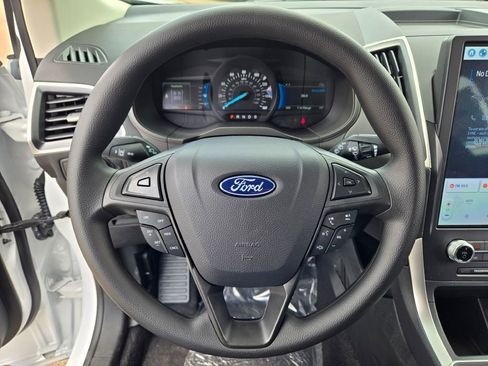 Used 2024 Ford Edge SE image 30