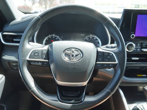 Certified 2024 Toyota Highlander XSE image 33