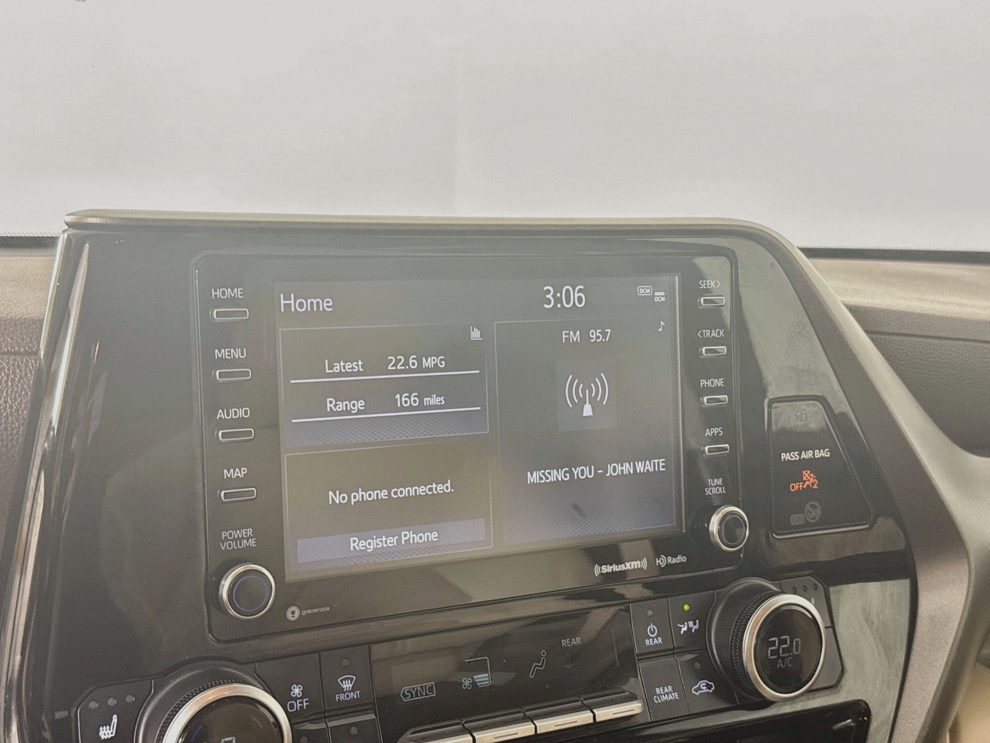 Used 2021 Toyota Highlander XLE AWD/4WD image 16