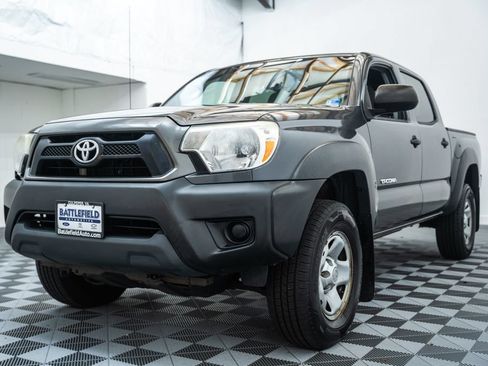 Used 2014 Toyota Tacoma PreRunner w/ Convenience Package RWD image 3