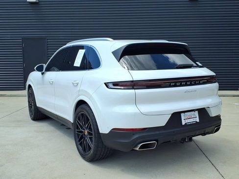 Used 2024 Porsche Cayenne AWD/4WD image 3