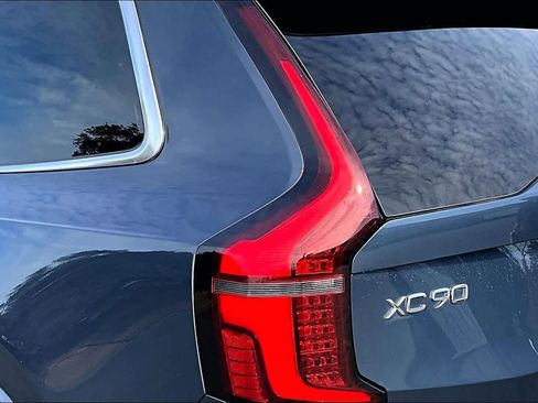 Used 2025 Volvo XC90 B5 Core w/ Protection Package Premier image 33