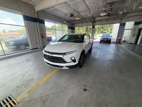 Used 2025 Chevrolet Blazer LT FWD image 6