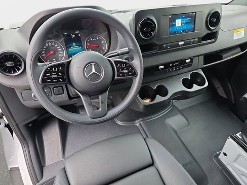 Used 2024 Mercedes-Benz Sprinter 3500 image 18