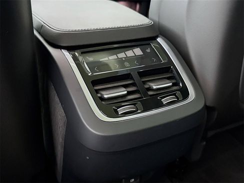 Certified 2024 Volvo XC90 B5 Core w/ Protection Package Premier image 26