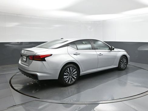 Used 2026 Nissan Altima 2.5 SV FWD image 11