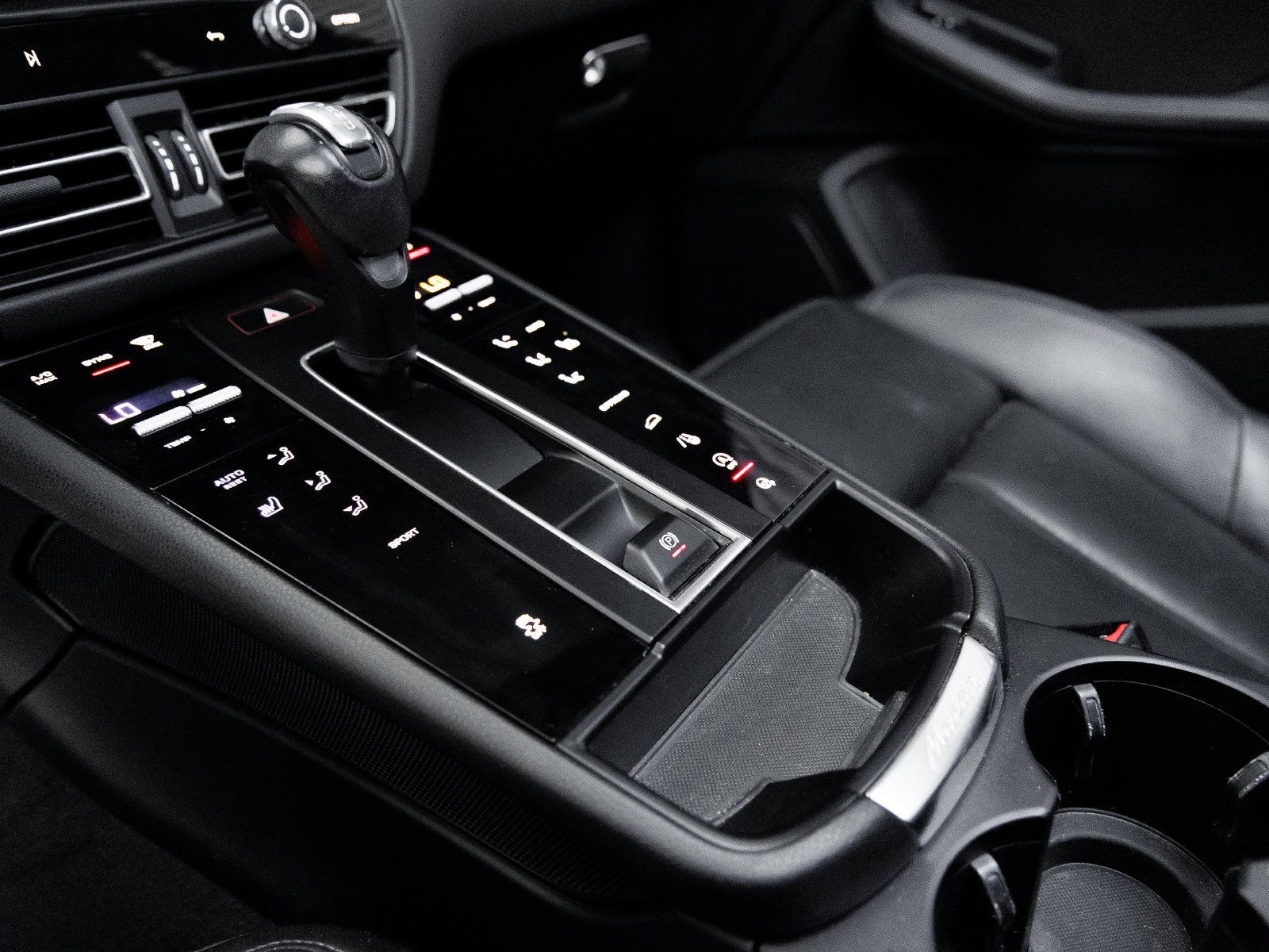 Used 2023 Porsche Macan AWD/4WD image 23