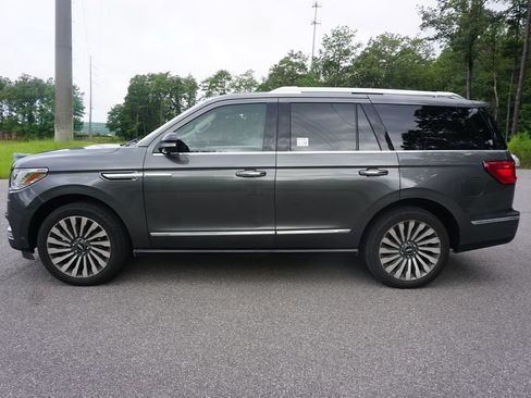 Used 2018 Lincoln Navigator Reserve w/ Technology Package AWD/4WD image 19