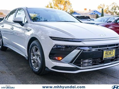 New 2026 Hyundai Sonata SE FWD image 3