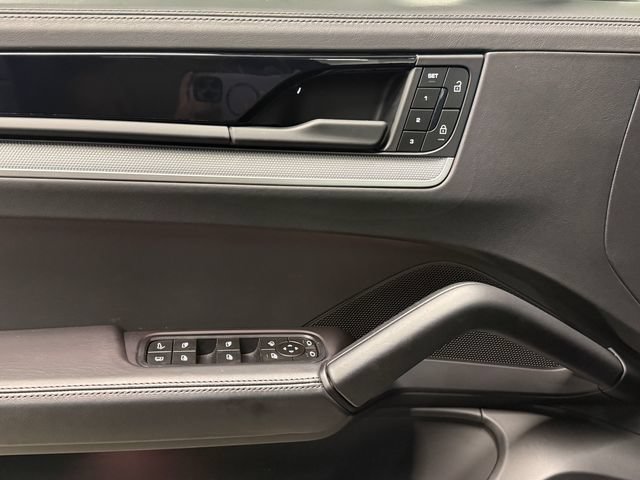 Certified 2025 Porsche Cayenne E-Hybrid w/ Premium Package Plus AWD/4WD image 45