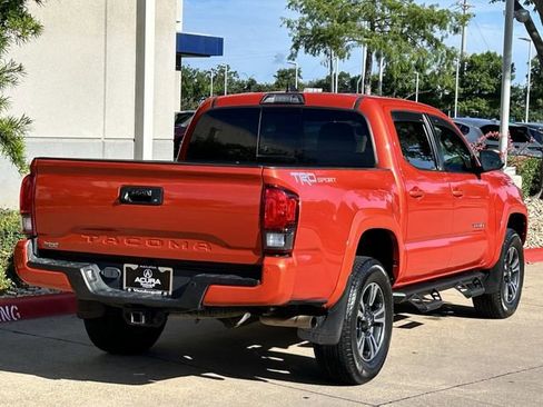 Used 2018 Toyota Tacoma TRD Sport w/ Technology Package RWD image 4