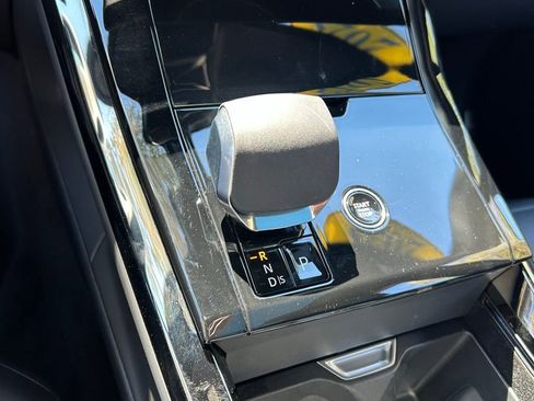 Used 2025 Land Rover Range Rover Sport SE image 23