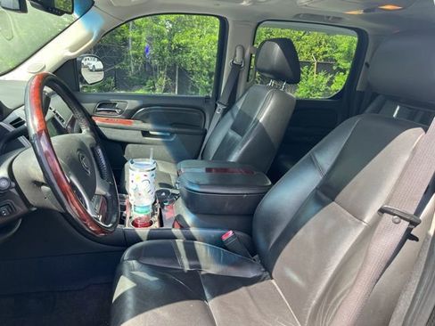 Used 2011 Cadillac Escalade ESV Luxury image 9