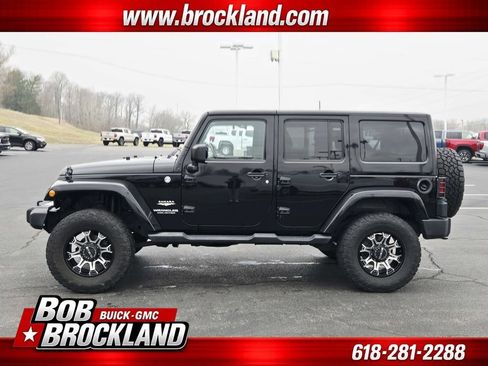 Used 2015 Jeep Wrangler Unlimited Sahara AWD/4WD image 6