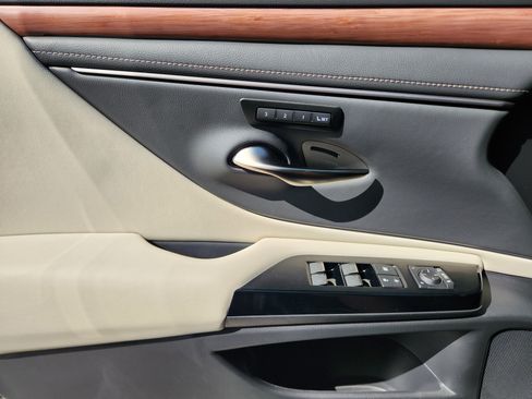 New 2025 Lexus ES 300h w/ Premium Package image 16