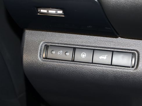 Used 2025 Nissan Pathfinder SV image 36