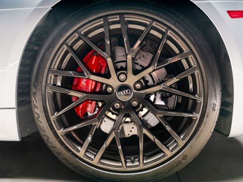 Used 2018 Audi R8 V10 w/ Premium Package image 46