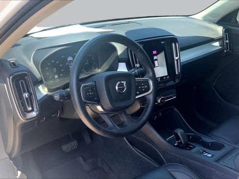 Used 2022 Volvo XC40 T5 Momentum AWD/4WD image 17