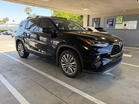 Used 2023 Toyota Highlander Platinum image 7